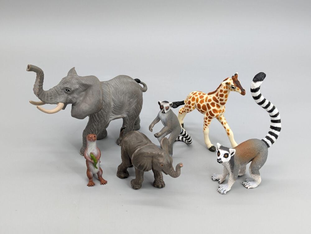 Wildlife Animals Safari Realistic Elephant Lemar Giraffe Otter Lot of 6